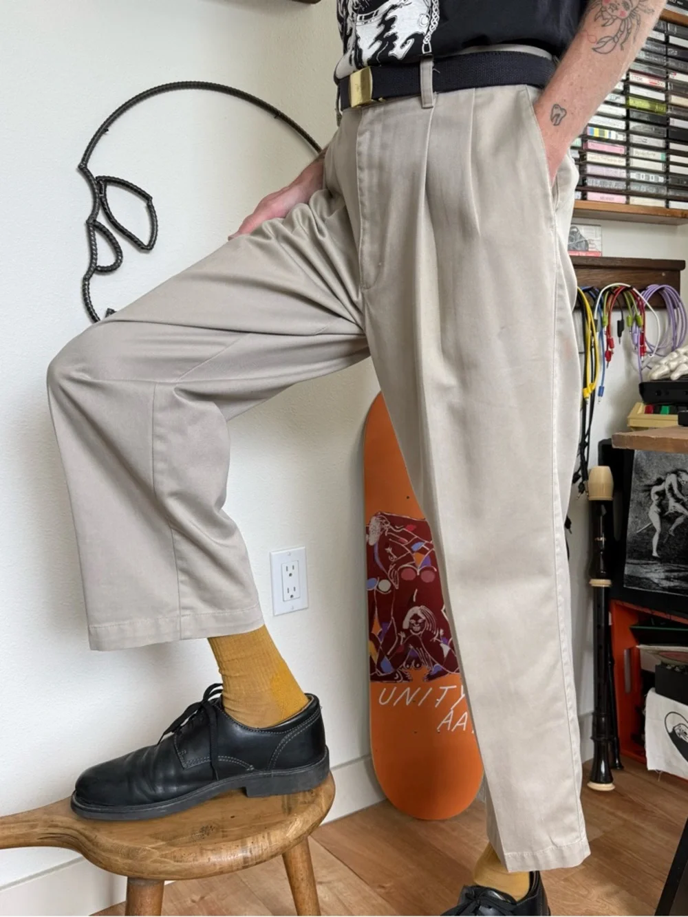 Vintage 90s Dockers Beige Pleated Trousers ~ Size 35 x 28 - Picture 3 of 8